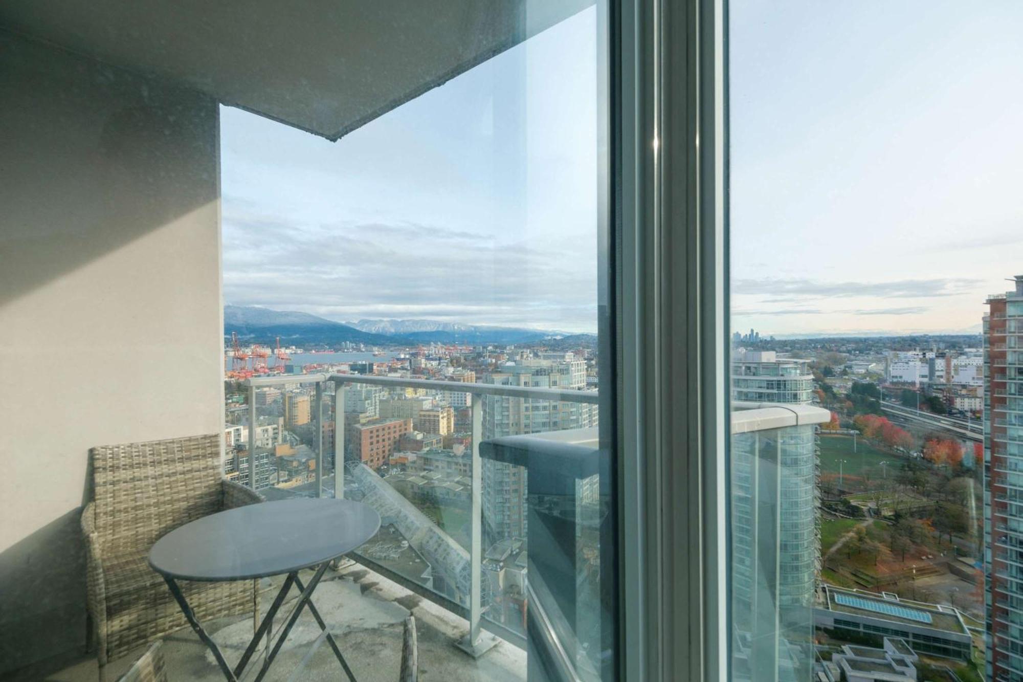 Luxury Jacuzzi Pool & Sauna In Prime Location Apartamento Vancouver