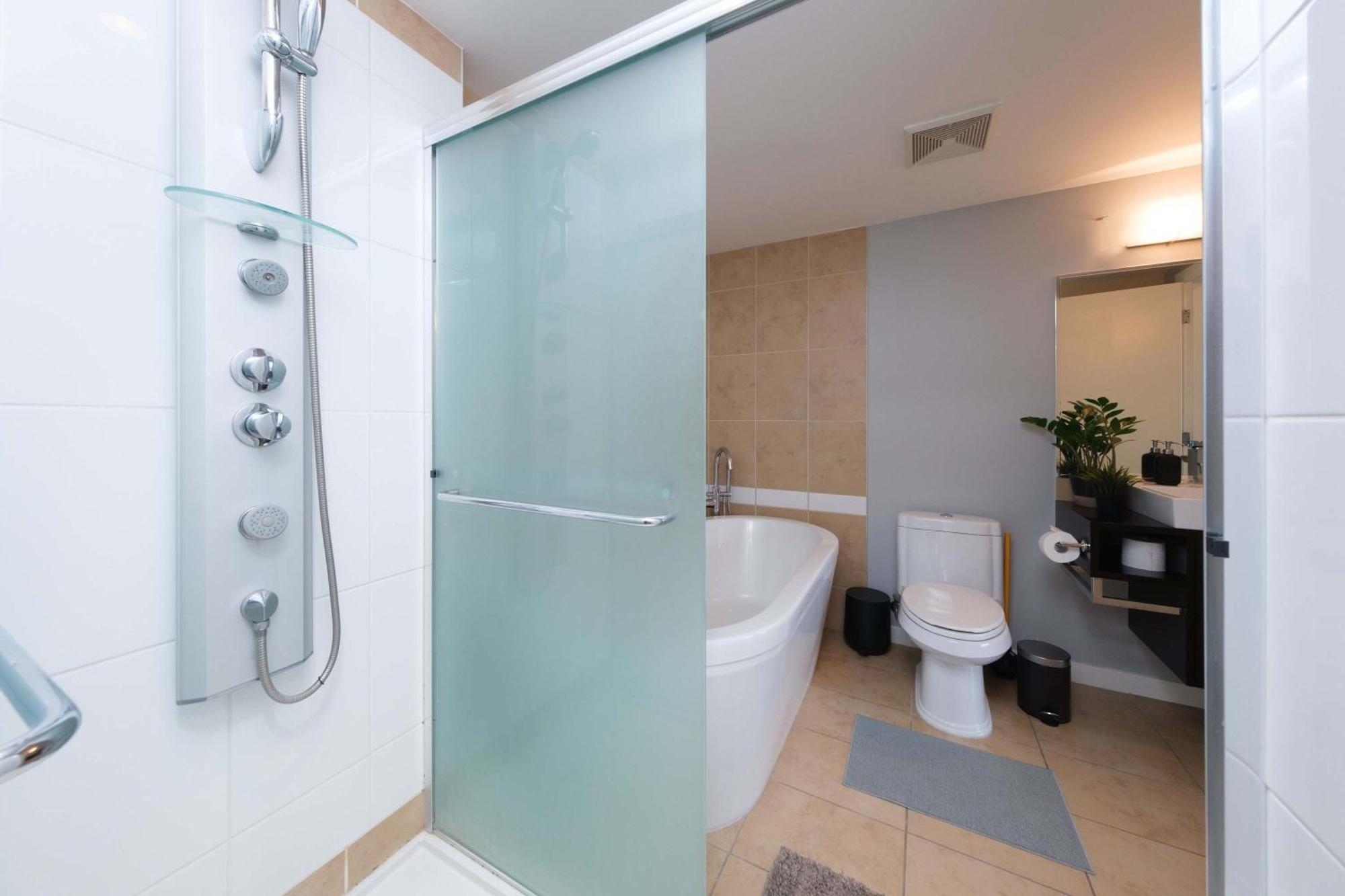 Luxury Jacuzzi Pool & Sauna In Prime Location Apartamento Vancouver